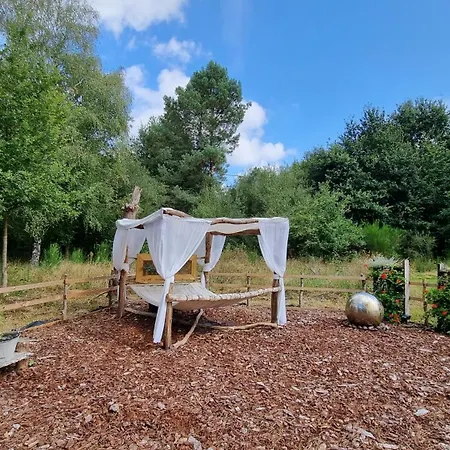 Luxury Bell Tent At La Fortinerie Mouliherne